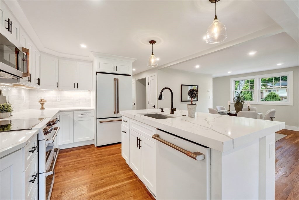 28 Fieldstone Dr, Burlington, MA Photo #6