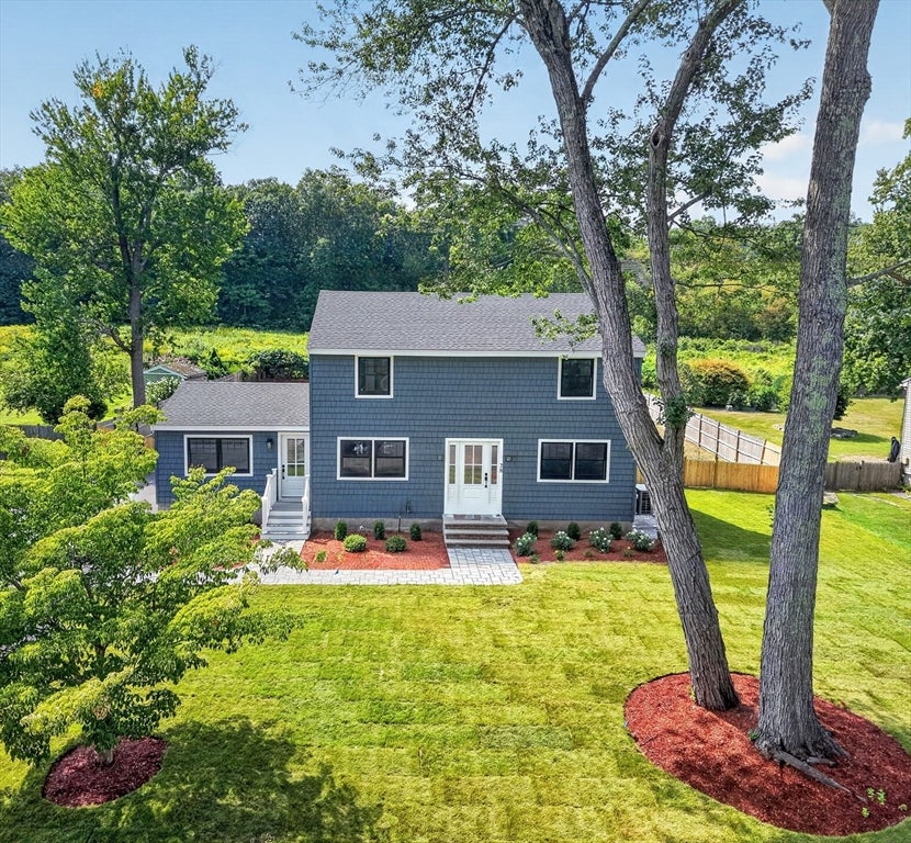 Photo of 28 Fieldstone Dr, Burlington, MA
