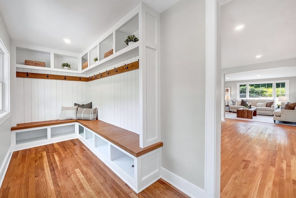 28 Fieldstone Dr, Burlington, MA Photo #2