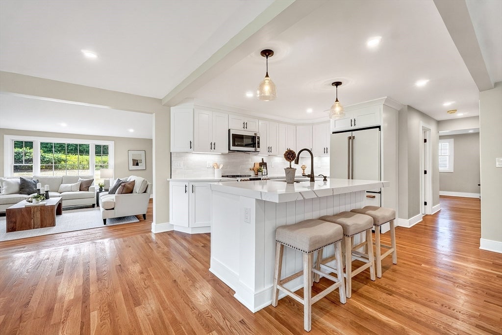 28 Fieldstone Dr, Burlington, MA Photo #5