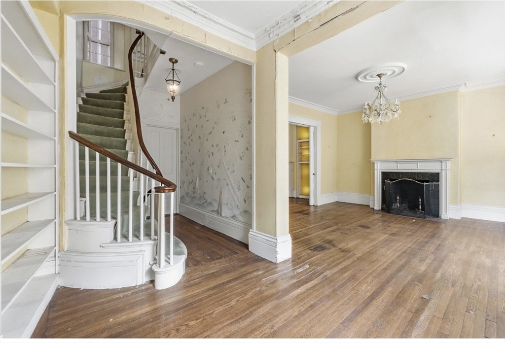 11 West Cedar
