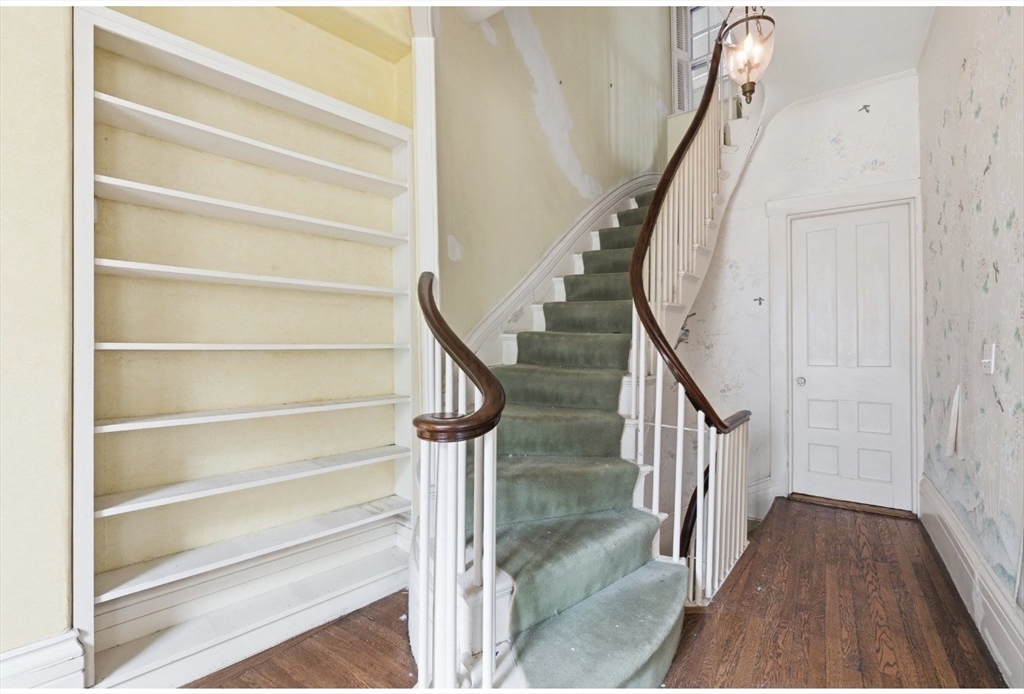11 West Cedar