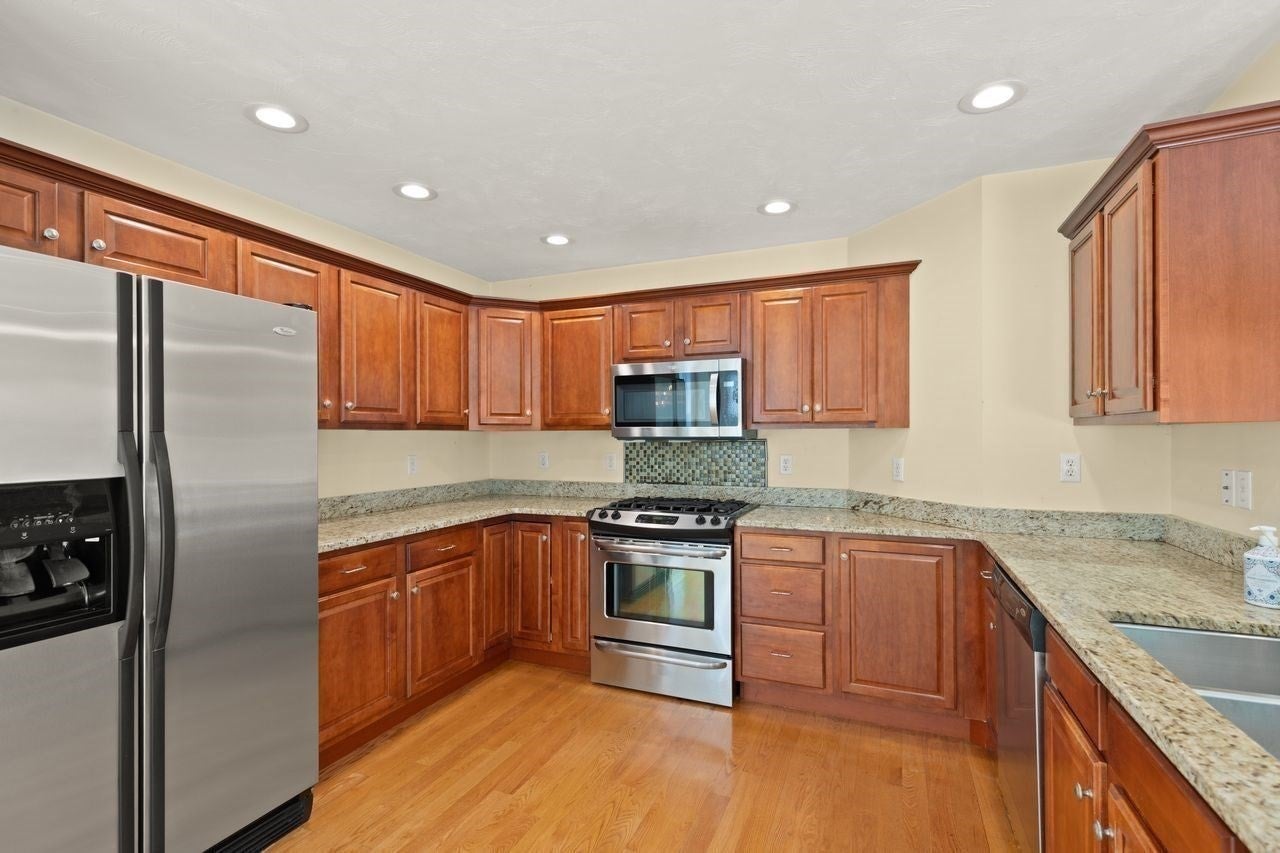 36 Shannon Marie Way, Easton, MA Photo #16