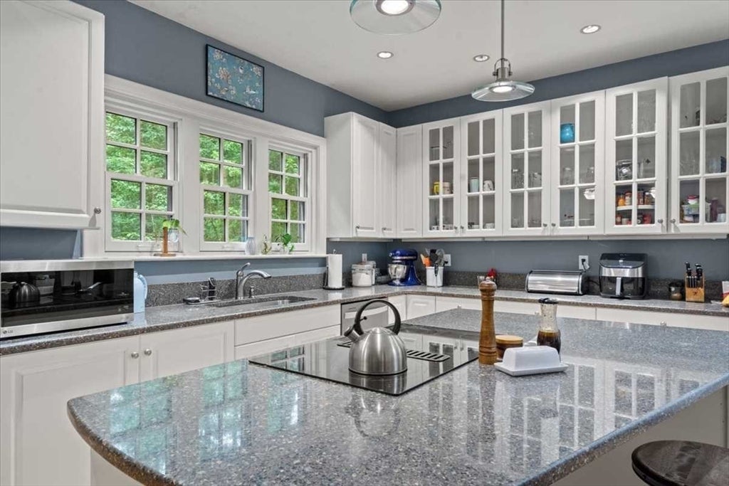 68 Vaughn Hill Rd, Bolton, MA, 68 Vaughn Hill Rd, Bolton, MA Photo #7