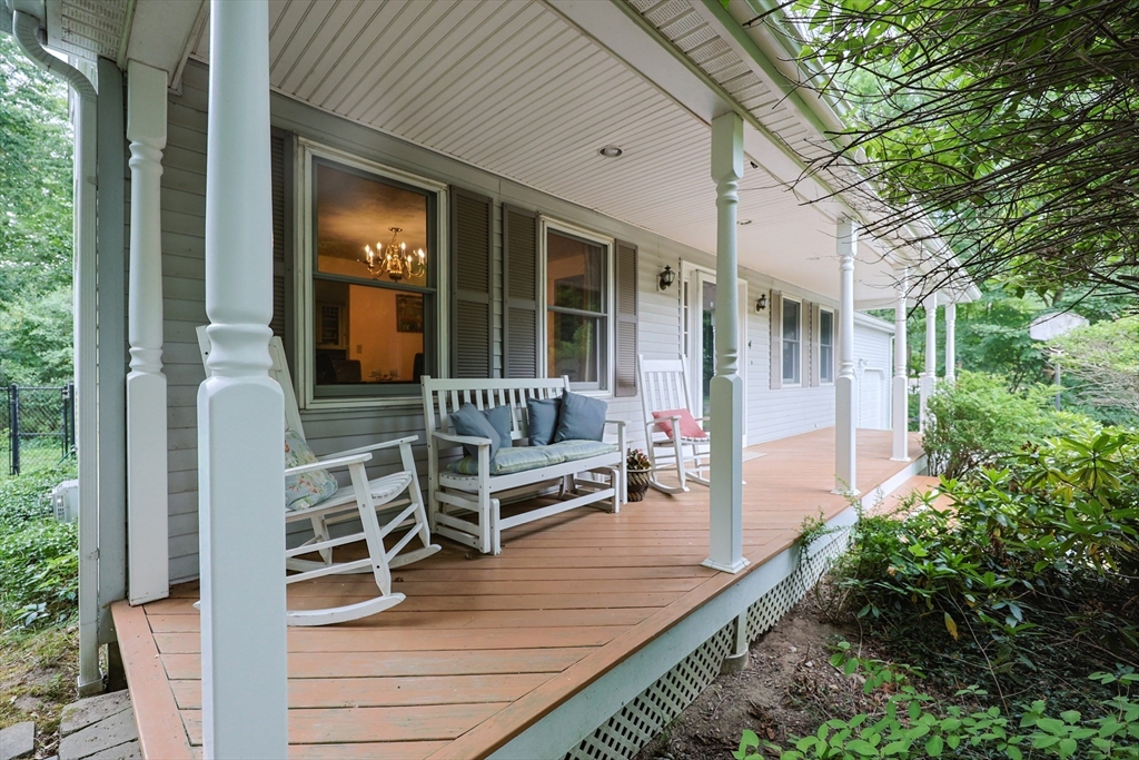 4 Rainbow Dr