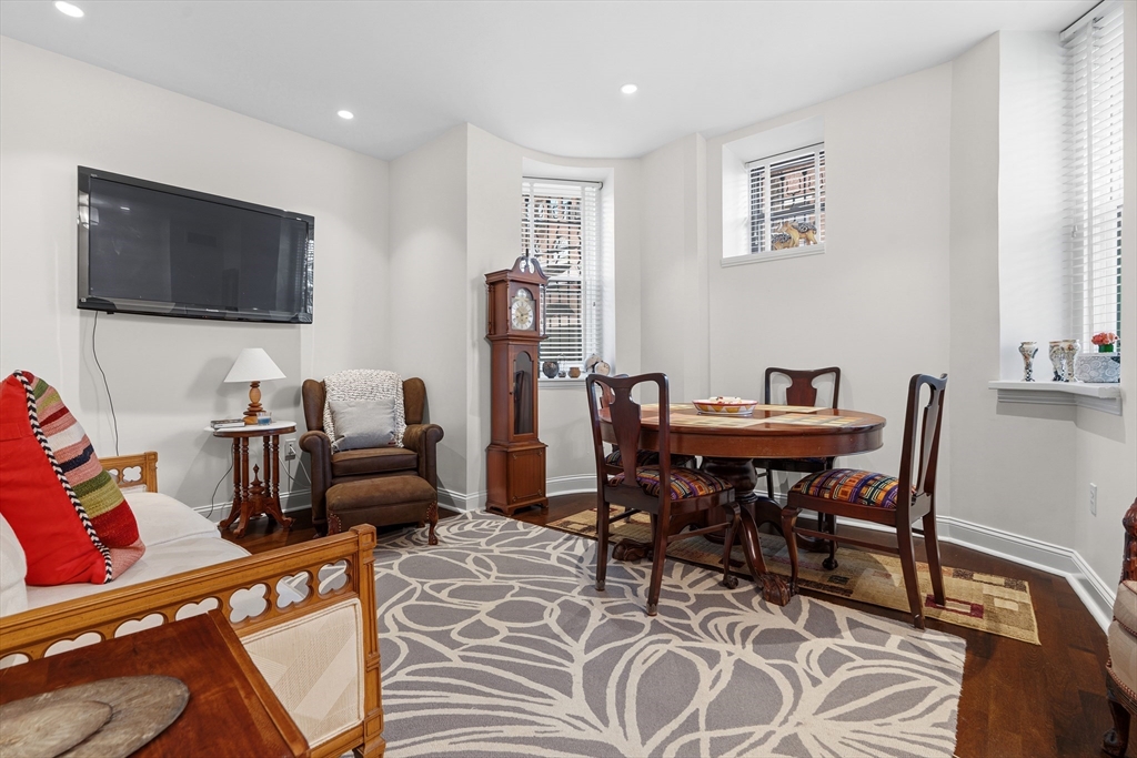 10 Charlesgate E 2