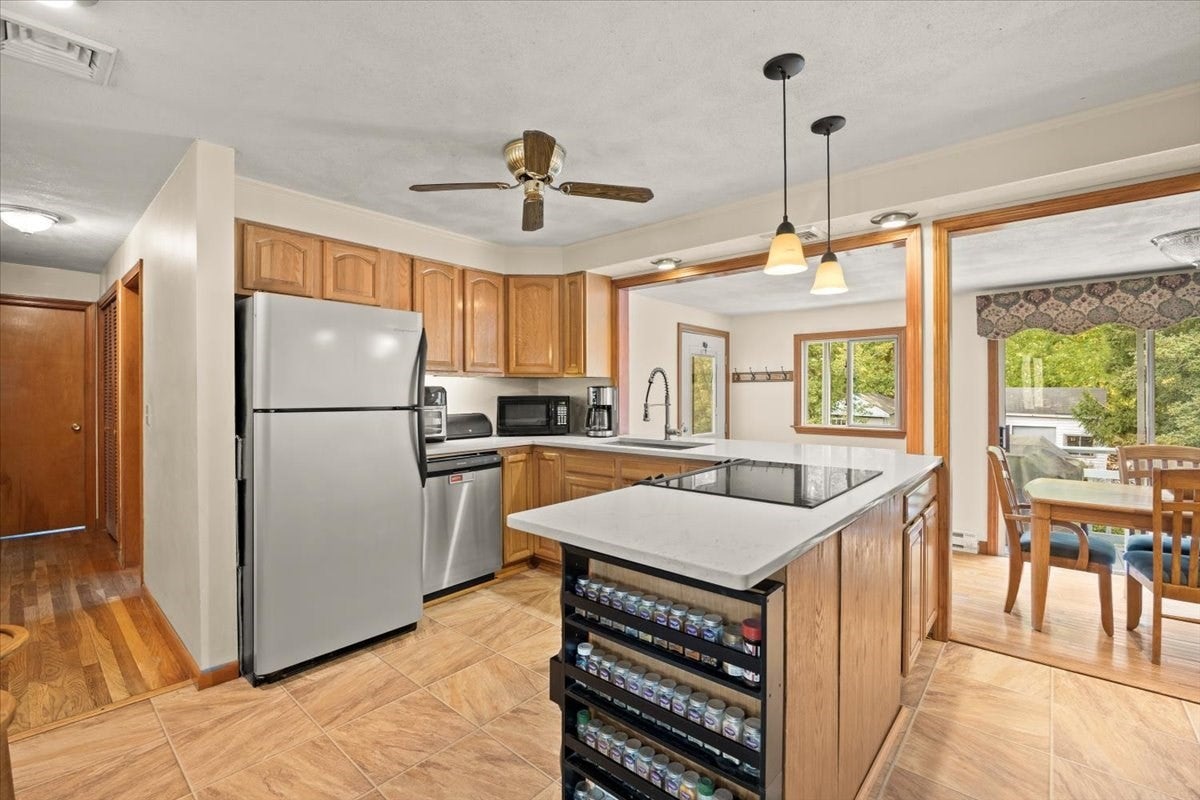 58 Briarwood Dr, Taunton, MA, 58 Briarwood Dr, Taunton, MA Photo #9