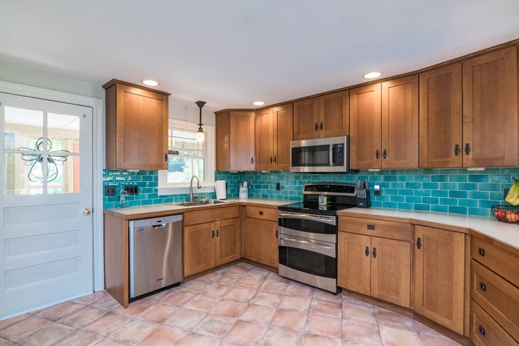 2 Lakeview Ave, Granby, MA, 2 Lakeview Ave, Granby, MA Photo #8