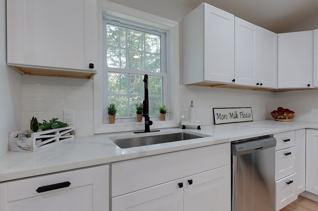 17 Ravine Rd