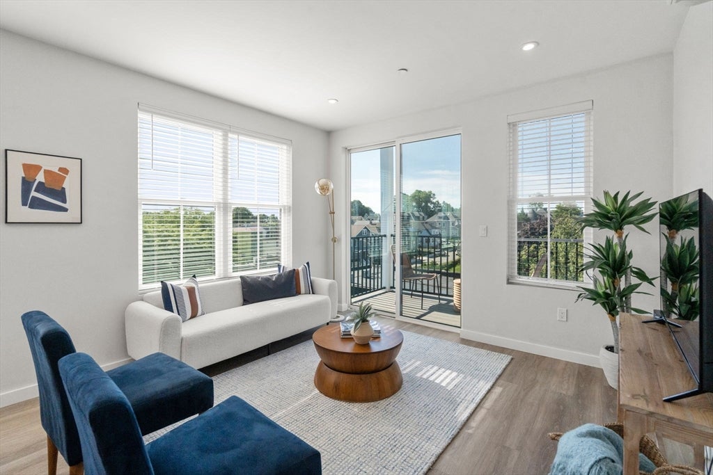 10 Somerset Ave