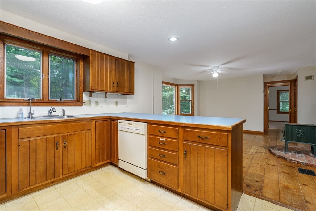 123 Saunders Street, Gardner, MA Photo #17