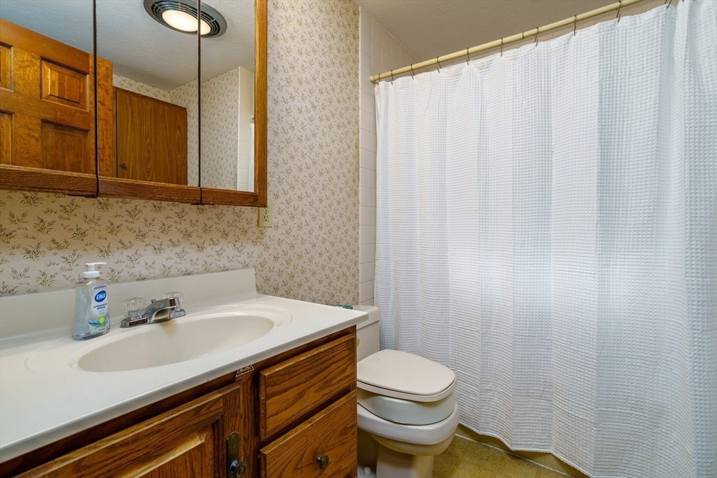 123 Saunders Street, Gardner, MA Photo #24