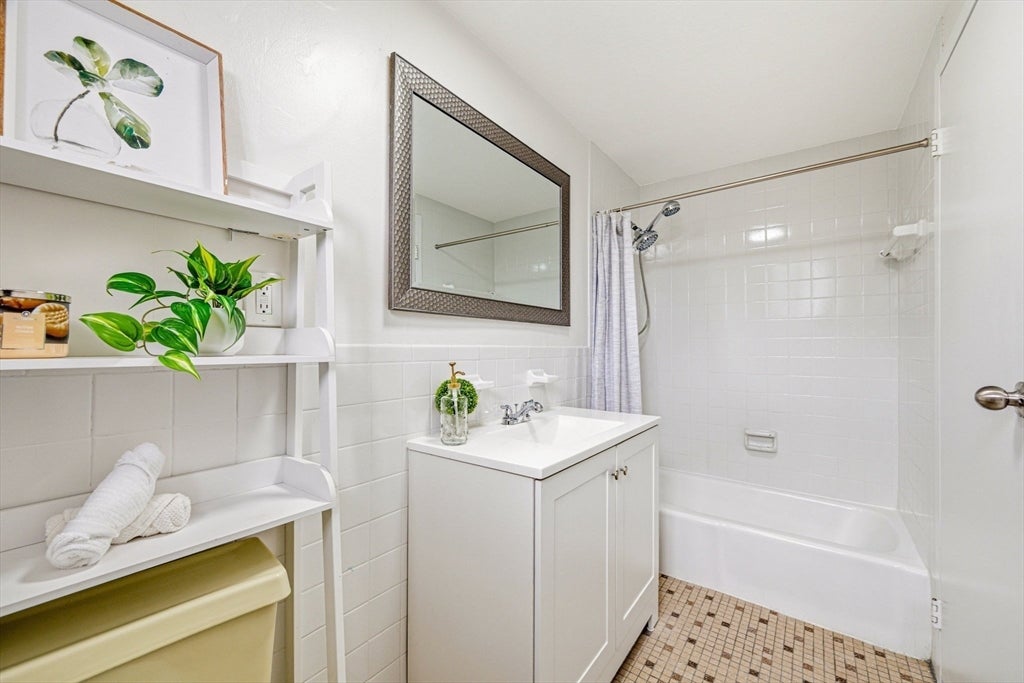 595 Revere Beach Pkwy #40, Revere, MA, 595 Revere Beach Pkwy #40, Revere, MA Photo #25