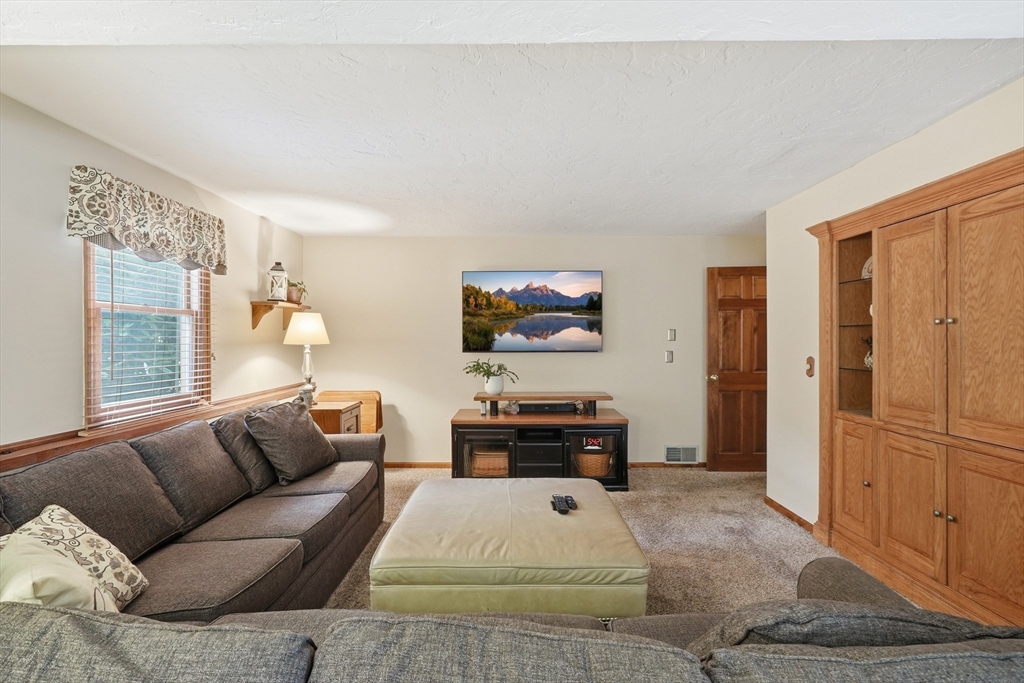 3 Barrows Road