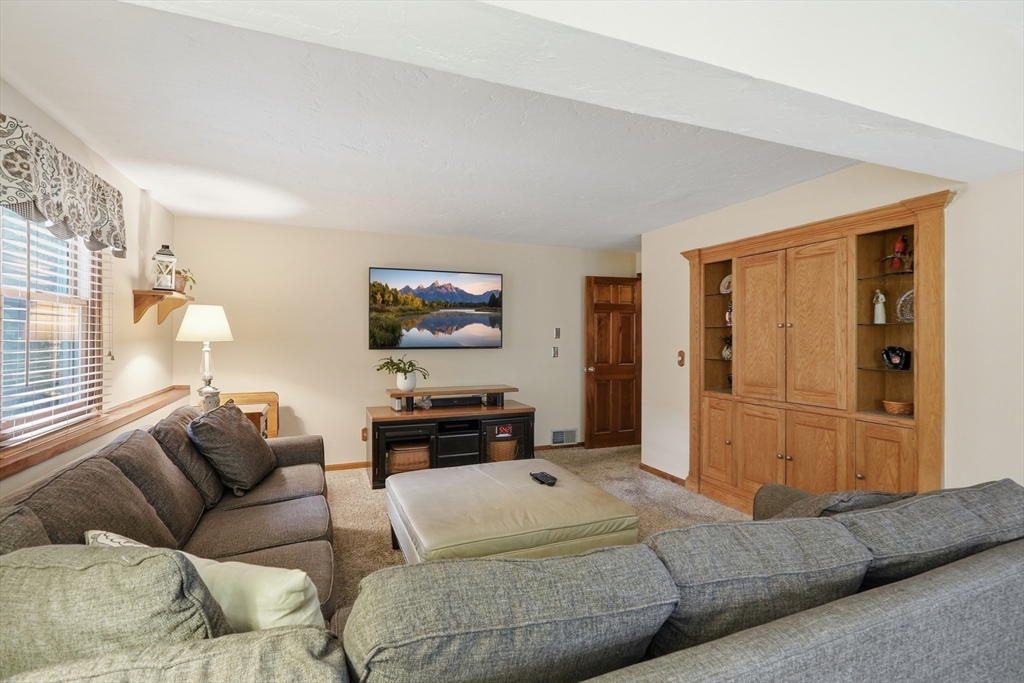 3 Barrows Road