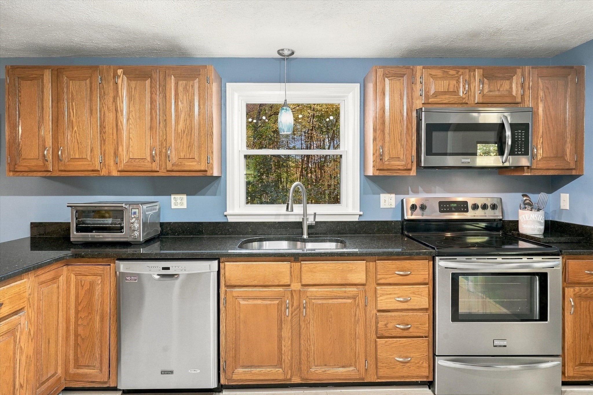 8 Montclair Ave, Andover, MA, 8 Montclair Ave, Andover, MA Photo #4