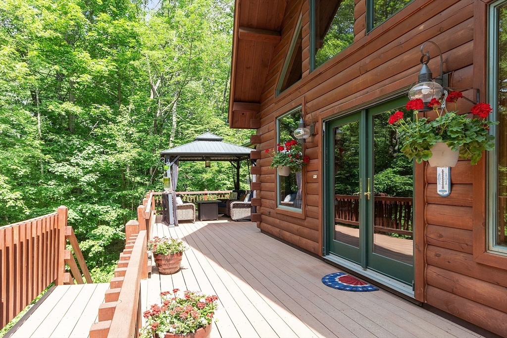 8 Turk Hollow Rd