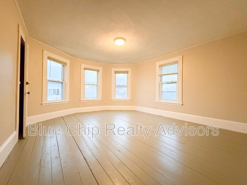 23 Taylor Street #2, Gloucester, MA Photo #3