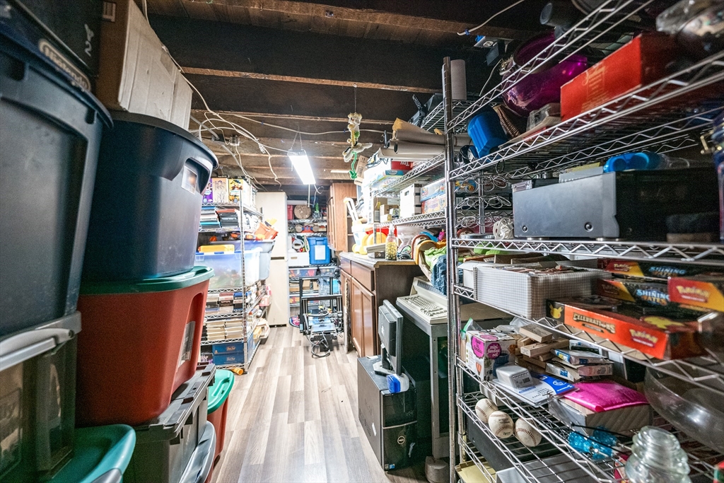 New Bedford, Massachusetts 02745, United States, 3 Bedrooms Bedrooms, ,1 BathroomBathrooms,Residential,Active,158950