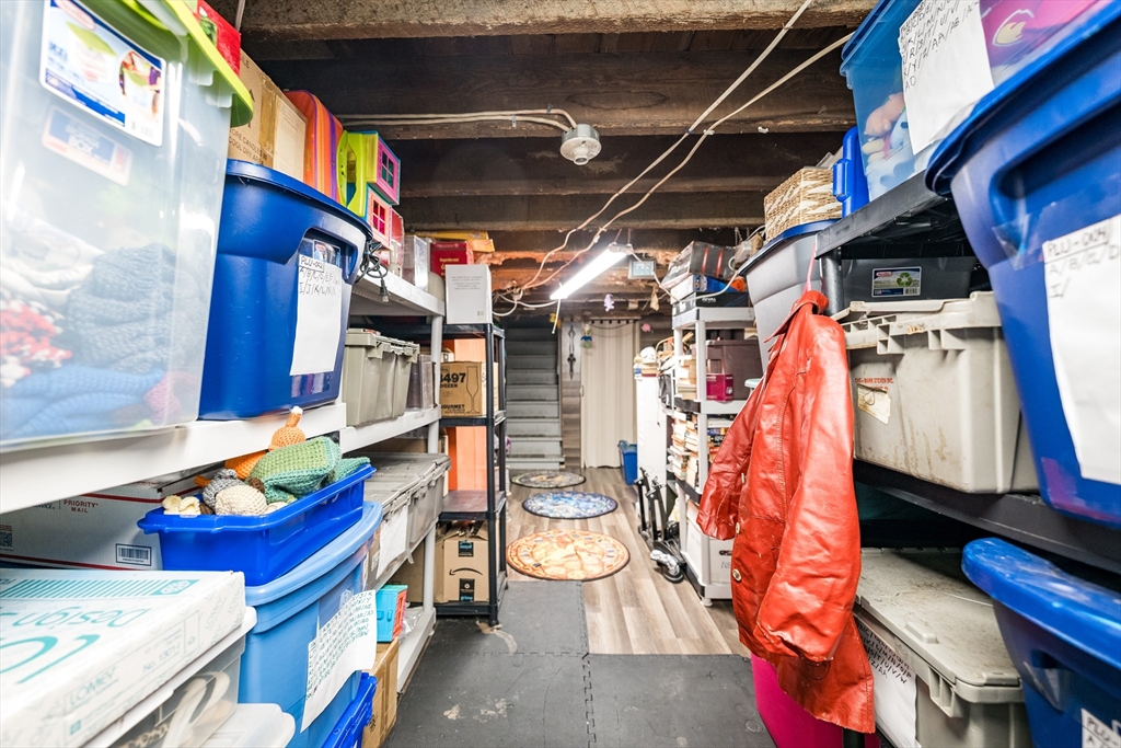 New Bedford, Massachusetts 02745, United States, 3 Bedrooms Bedrooms, ,1 BathroomBathrooms,Residential,Active,158950