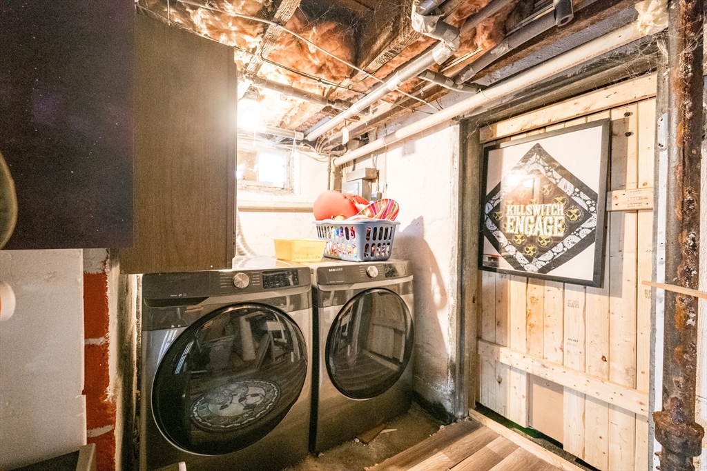 New Bedford, Massachusetts 02745, United States, 3 Bedrooms Bedrooms, ,1 BathroomBathrooms,Residential,Active,158950