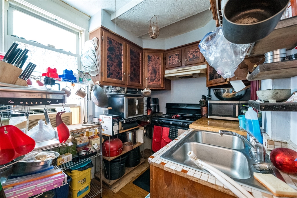 New Bedford, Massachusetts 02745, United States, 3 Bedrooms Bedrooms, ,1 BathroomBathrooms,Residential,Active,158950