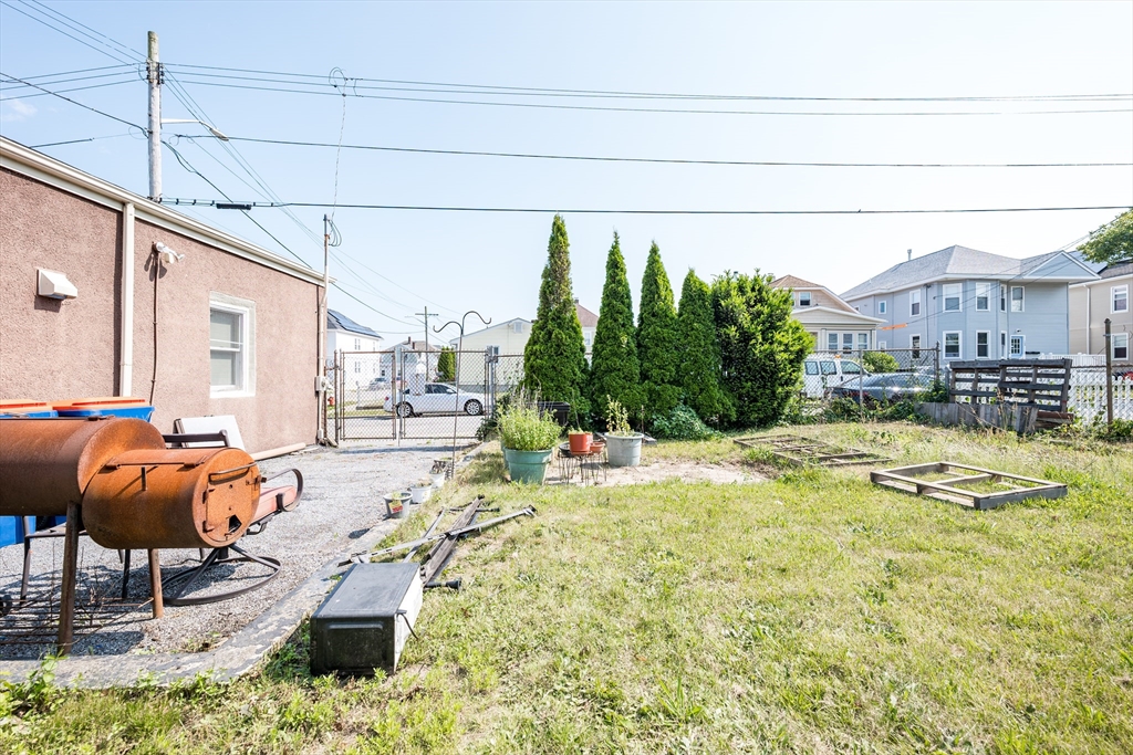 New Bedford, Massachusetts 02745, United States, 3 Bedrooms Bedrooms, ,1 BathroomBathrooms,Residential,Active,158950