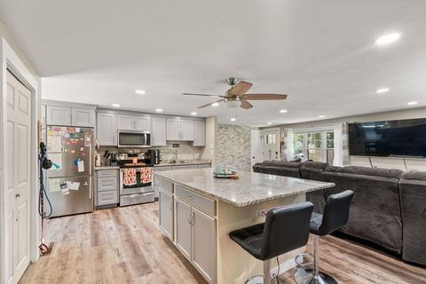 14 Jamieson St Abington MA 02351