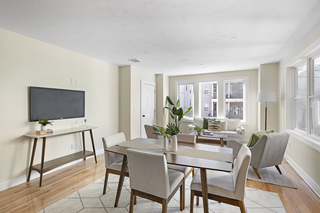 Revere, Massachusetts 02151, United States, 4 Bedrooms Bedrooms, ,3 BathroomsBathrooms,Residential,Active,78292