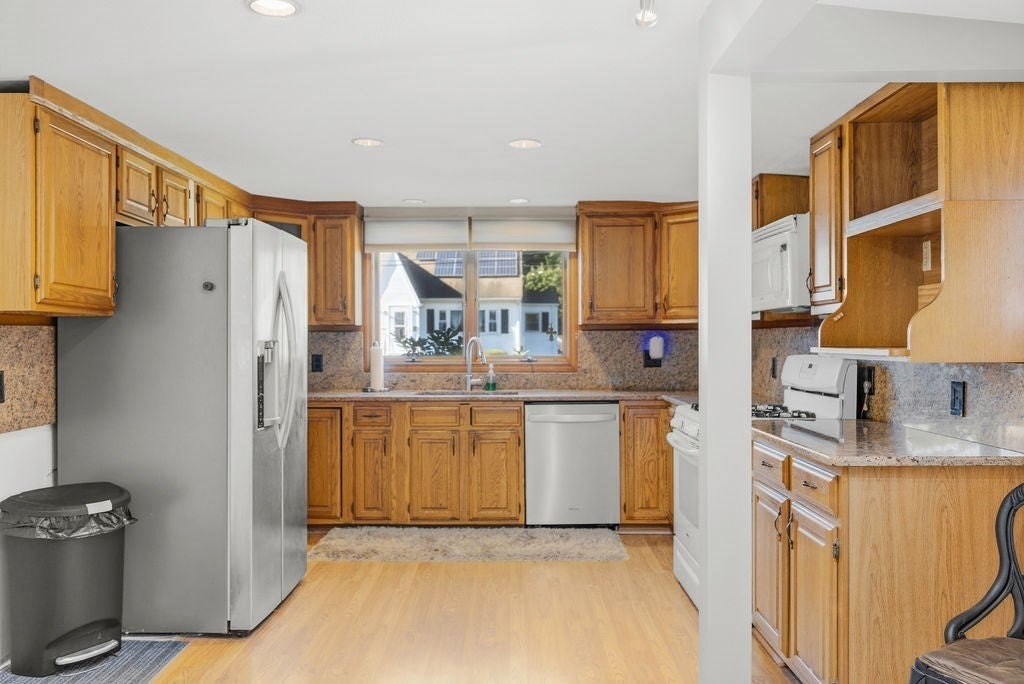 950 Glen St, New Bedford, MA, 950 Glen St, New Bedford, MA Photo #23