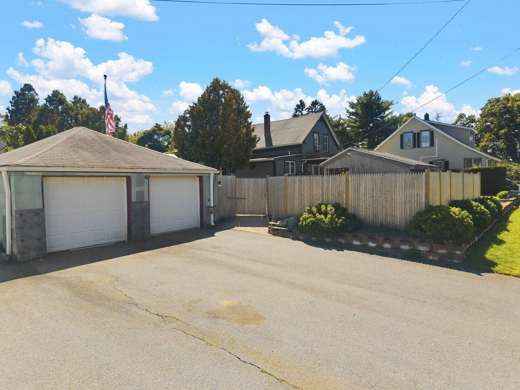 950 Glen St, New Bedford, MA, 950 Glen St, New Bedford, MA Photo #2