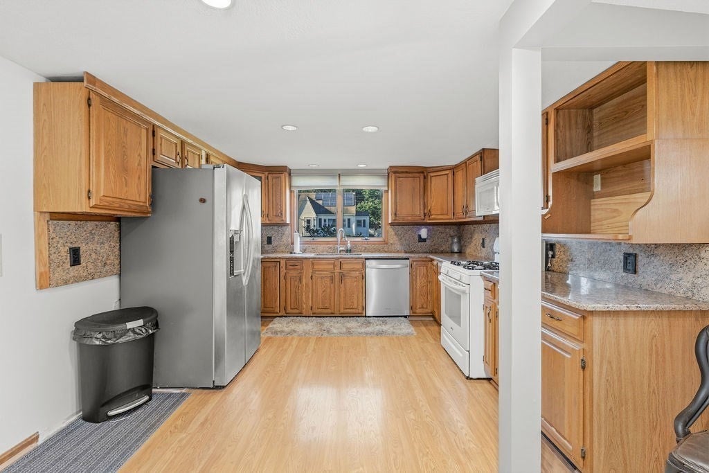 950 Glen St, New Bedford, MA, 950 Glen St, New Bedford, MA Photo #24