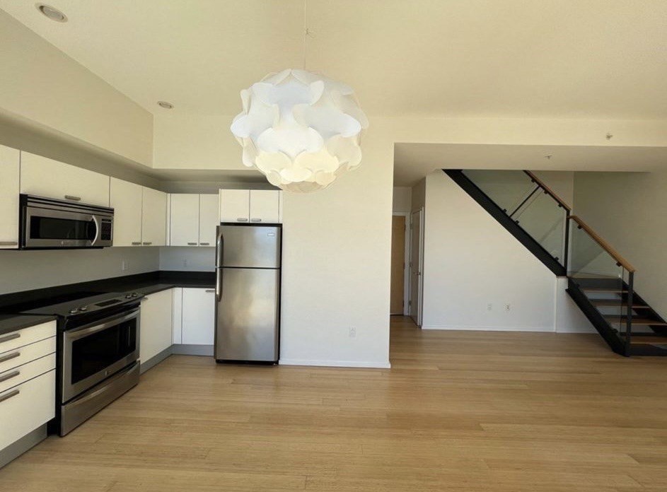 2 Earhart St 910