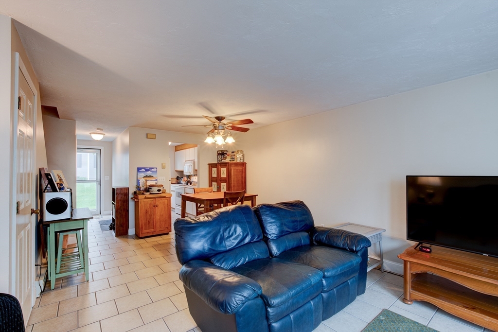 112 Olde Colonial Dr 3