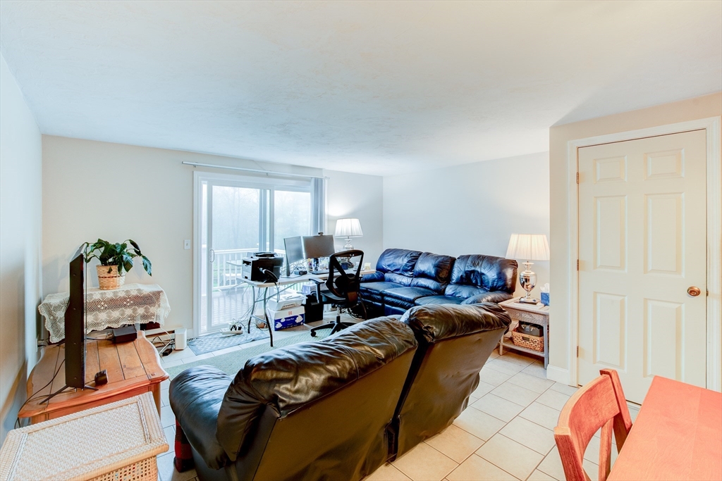 112 Olde Colonial Dr 3