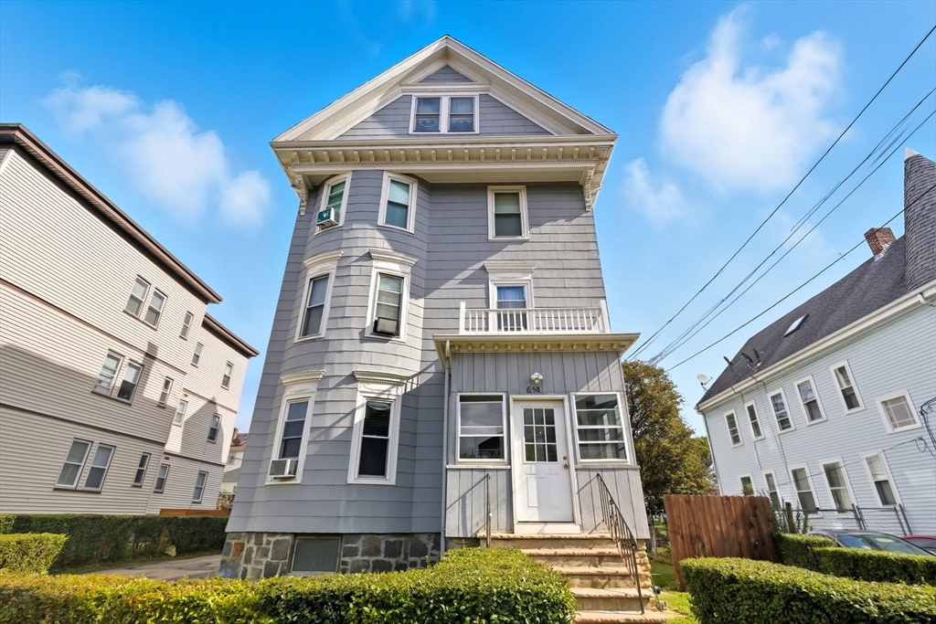 656-658 Metropolitan Ave