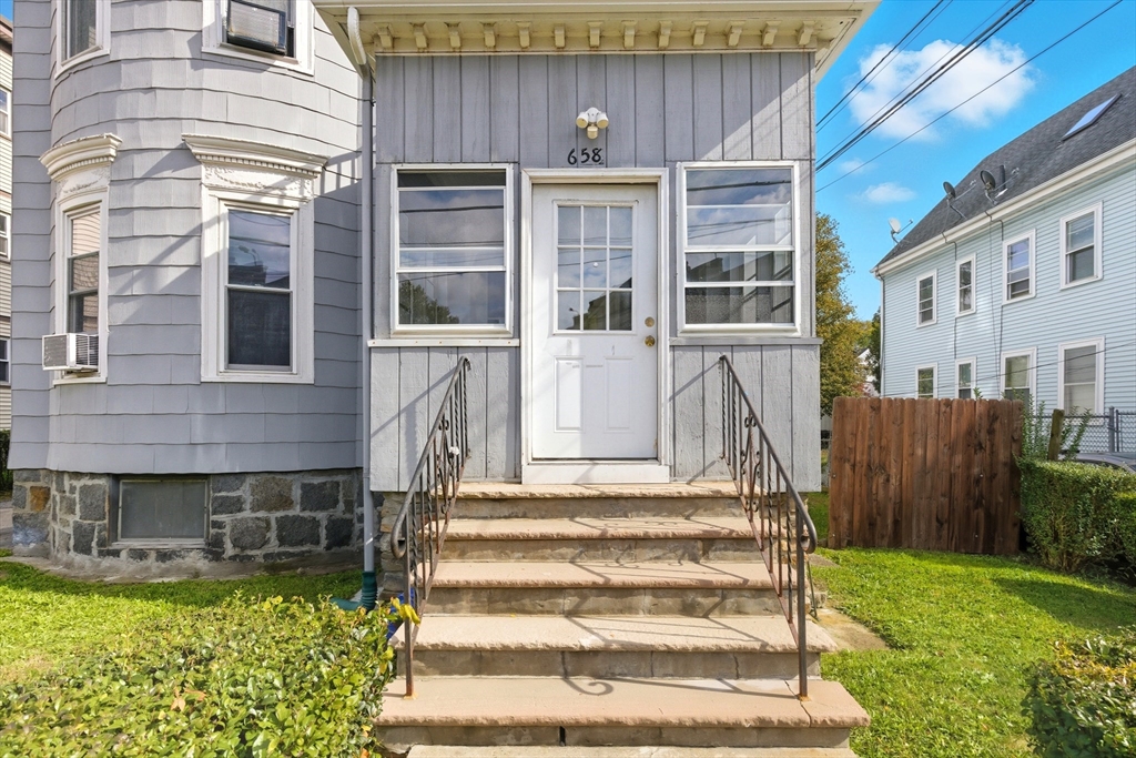 656-658 Metropolitan Ave