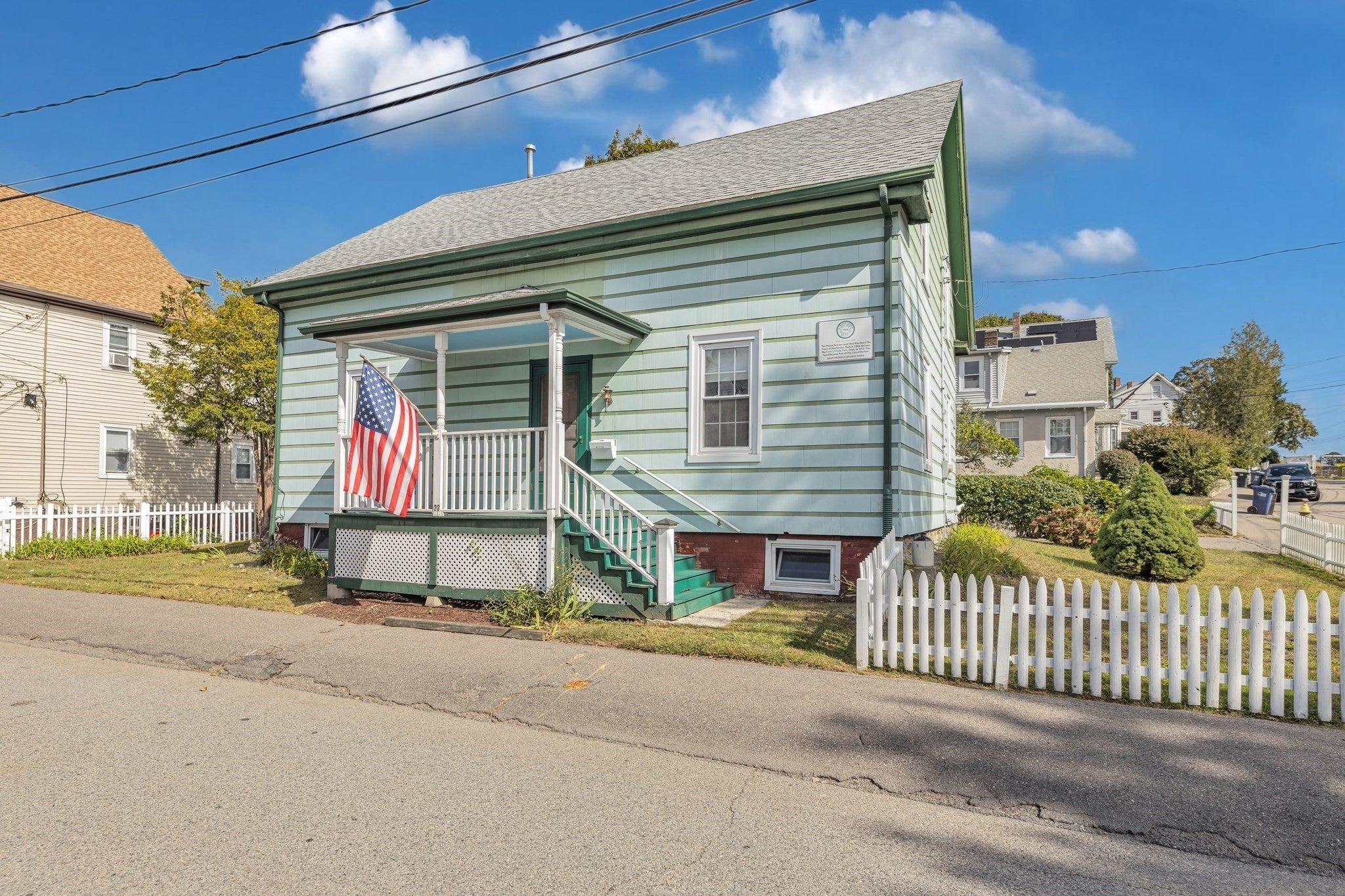 Photo of 22 Barry St, Boston, MA