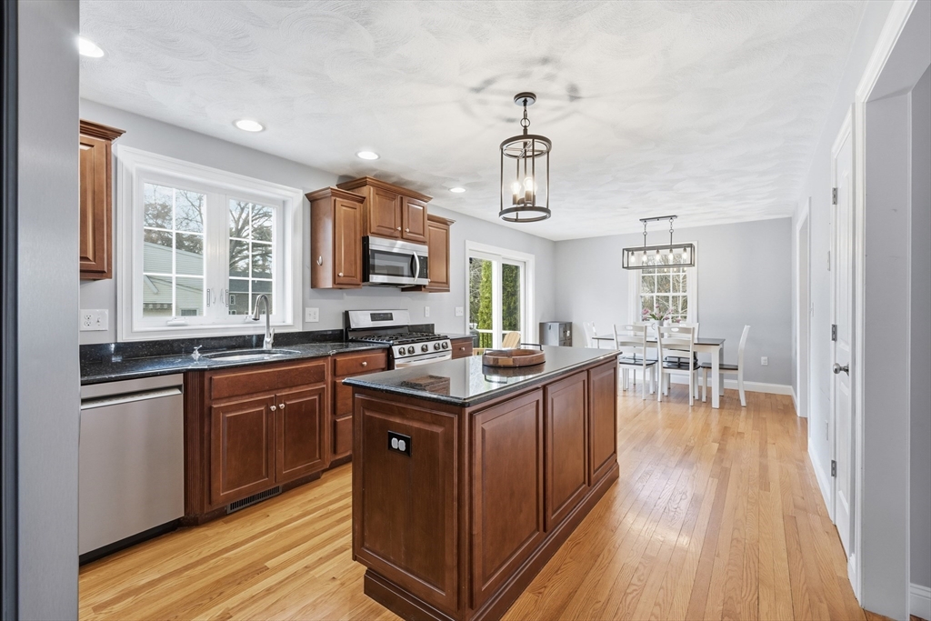 12 Bell Rd, Tewksbury, MA Photo #9