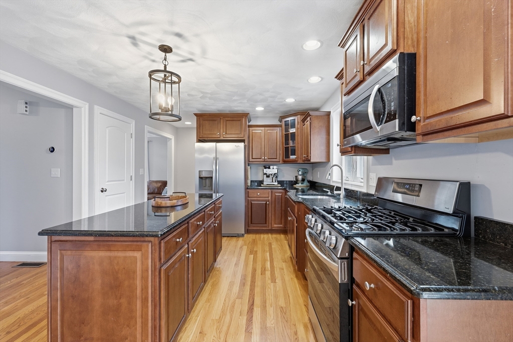 12 Bell Rd, Tewksbury, MA Photo #10