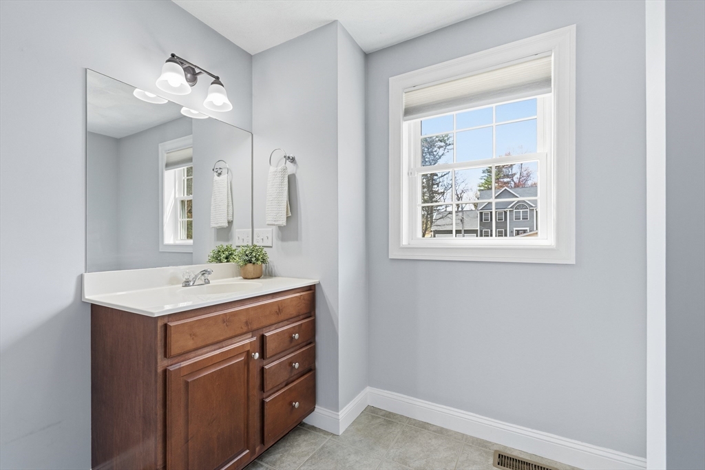 12 Bell Rd, Tewksbury, MA Photo #18