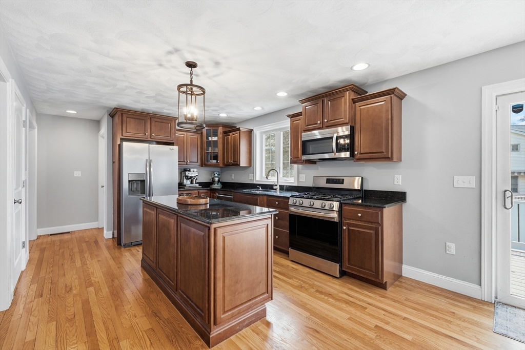 12 Bell Rd, Tewksbury, MA Photo #8