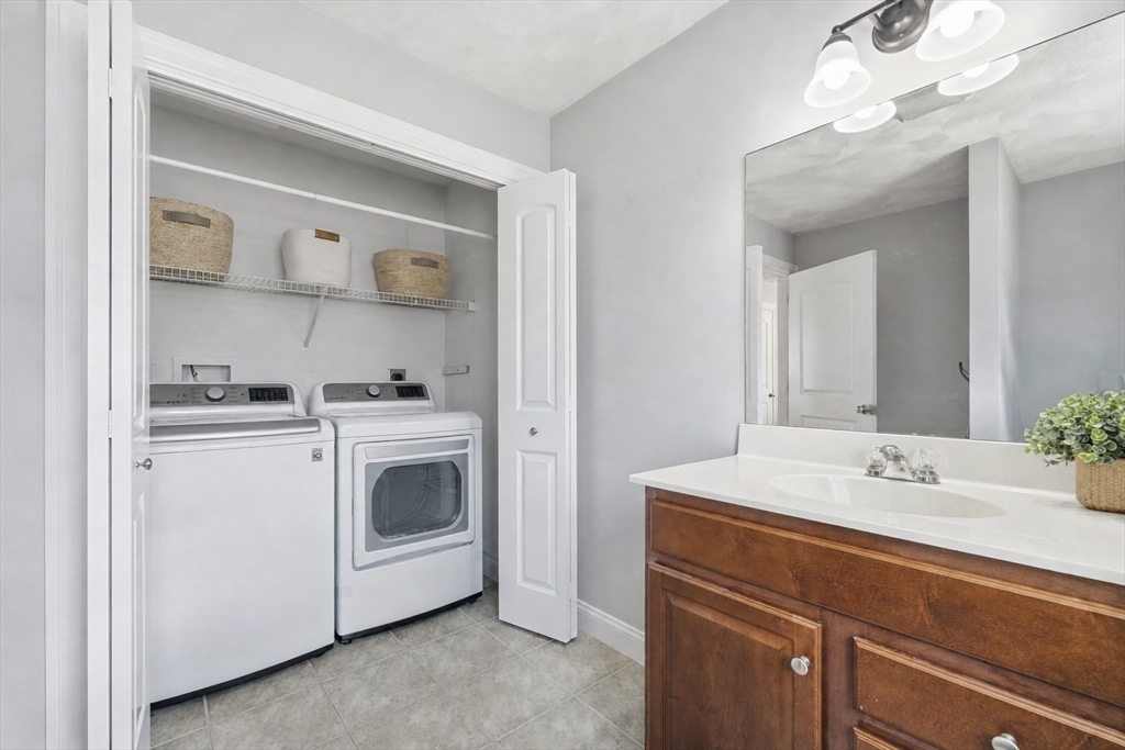 12 Bell Rd, Tewksbury, MA Photo #17