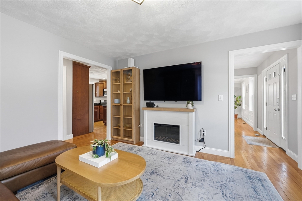12 Bell Rd, Tewksbury, MA Photo #7