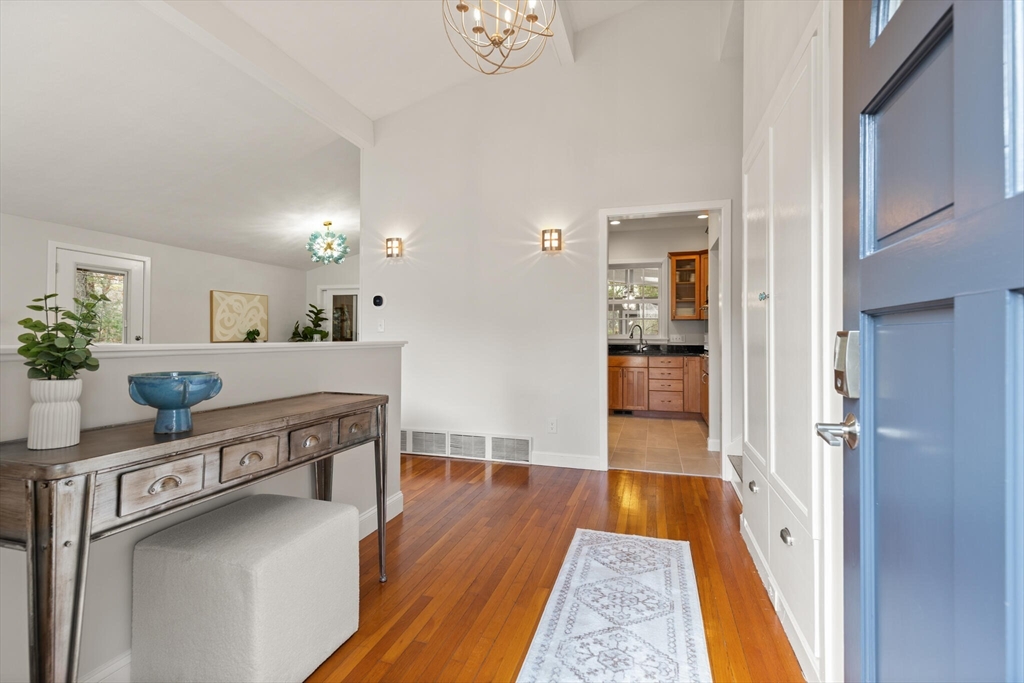 31 Meadowbrook Rd