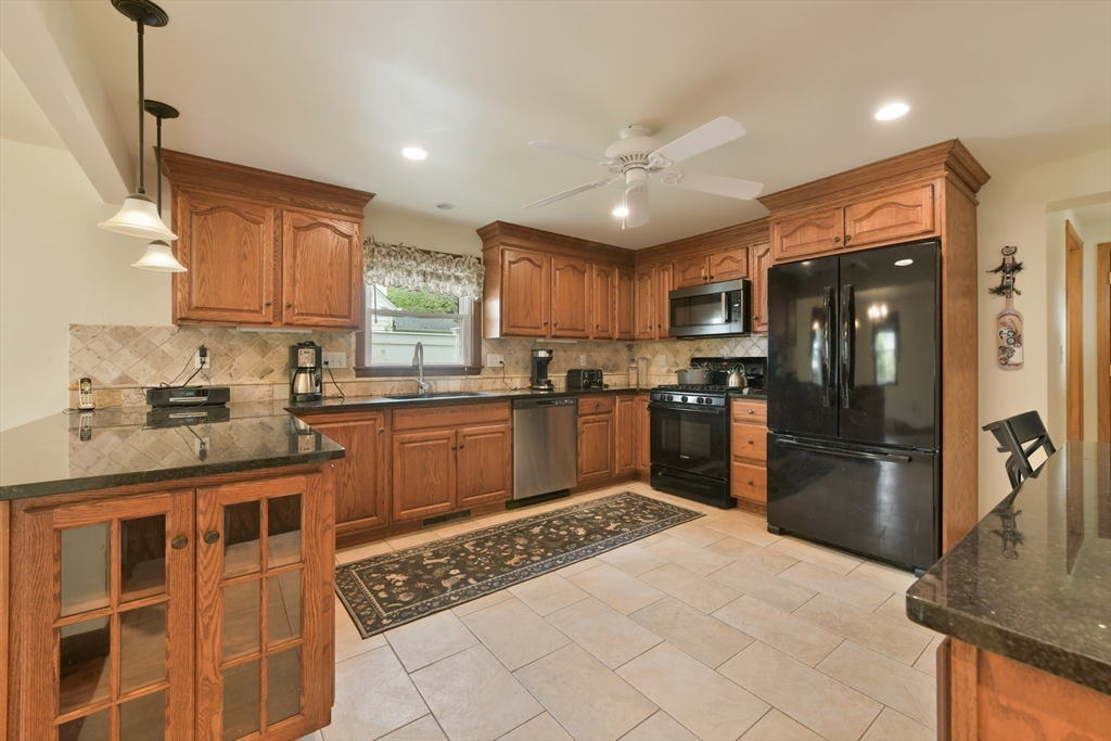 35 Alandale Pkwy