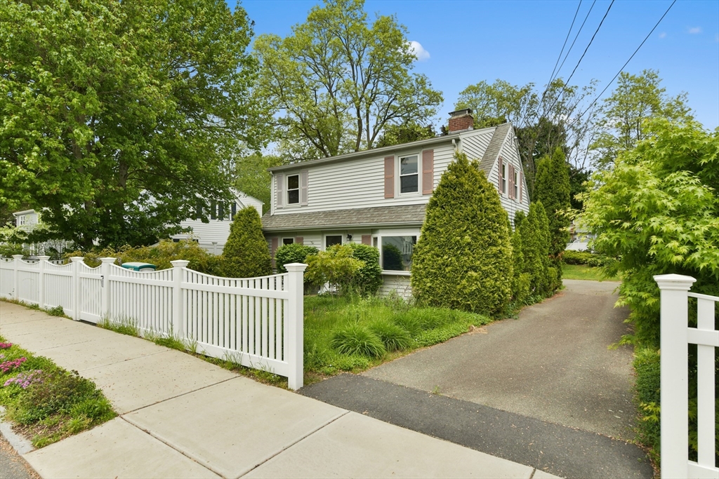 35 Alandale Pkwy
