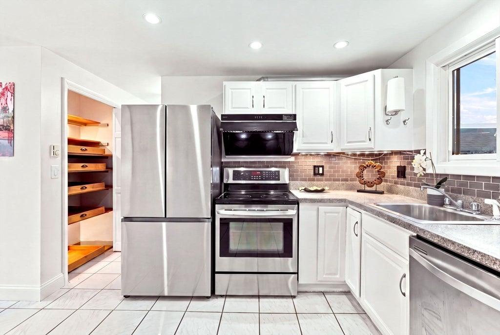10 Freeman St #2, North Attleboro, MA, 10 Freeman St #2, North Attleboro, MA Photo #3