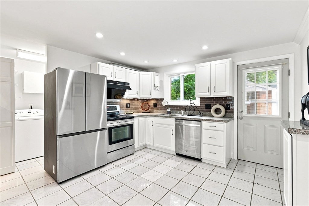 10 Freeman St #2, North Attleboro, MA, 10 Freeman St #2, North Attleboro, MA Photo #2