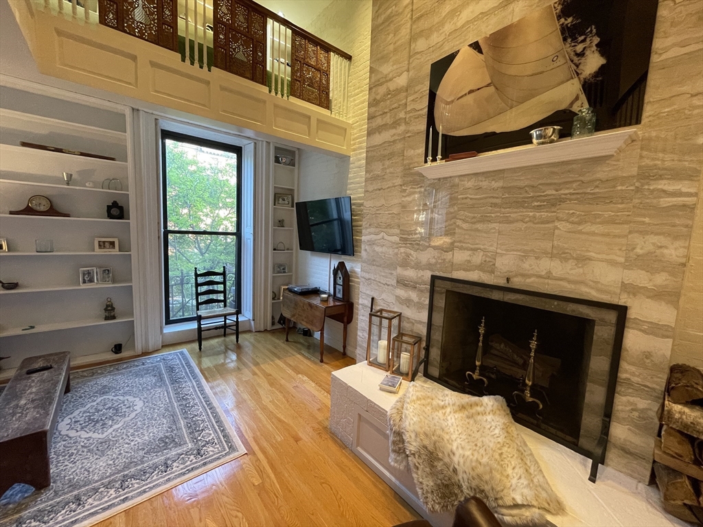 Click for 124 Beacon St #3F, Boston, MA slideshow